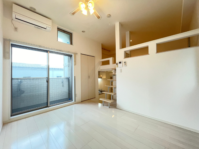 居室・リビング　明るいお部屋です