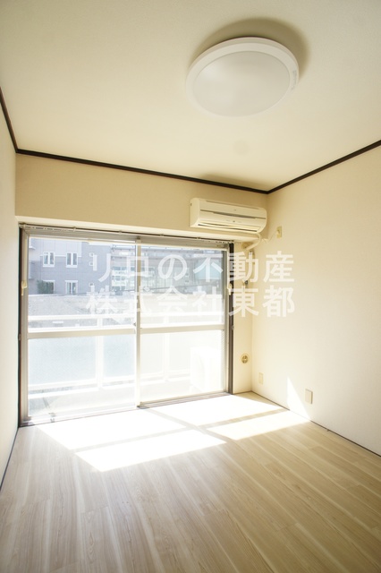 その他部屋・スペース　南西向きで日当たり良好なお部屋！暖かな日差しが入ります♪
