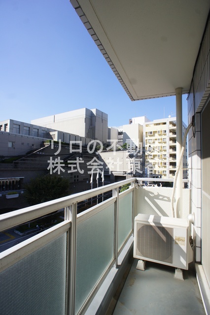 バルコニー　バルコニー付！お天気のいい日は洗濯物も気持ちよく干せますね！