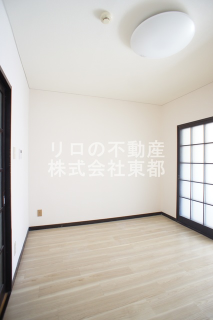 居室・リビング　ダイニングテーブルを置いたり自由にレイアウトできます☆