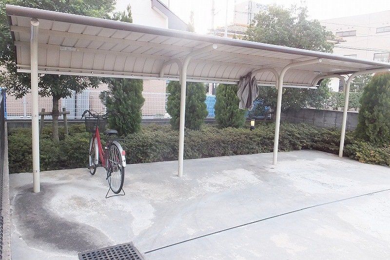 その他　屋根付き駐輪場