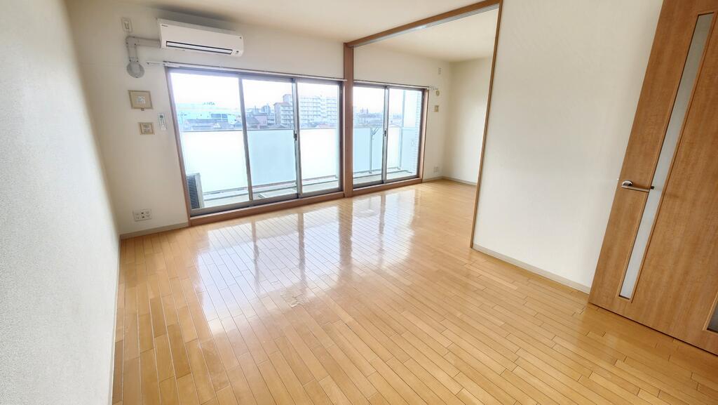 キャストビル豊田の居間写真