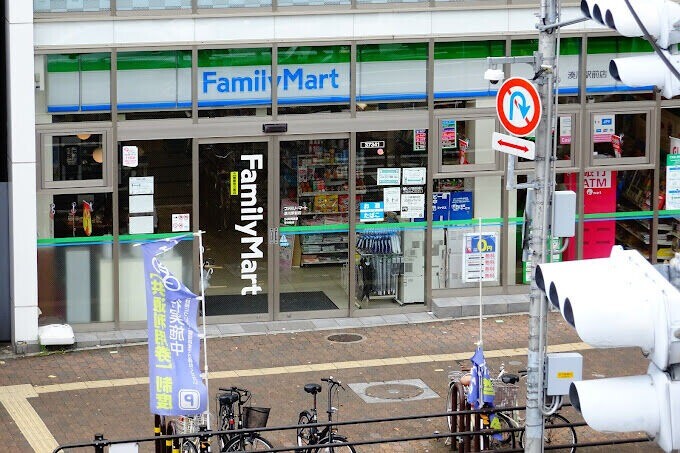 コンビニ　ファミリーマート湊川駅前店（コンビニ）まで448m