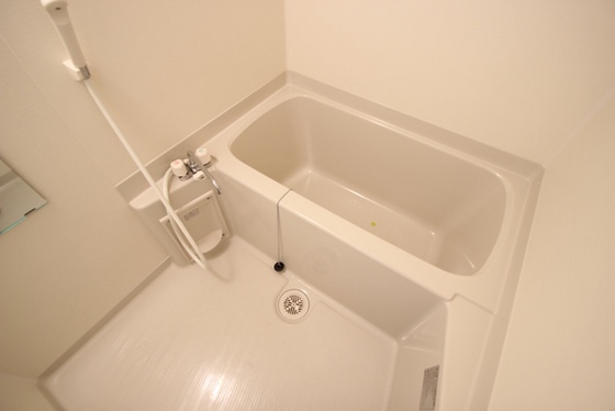 バス・シャワールーム　※別部屋の写真です
