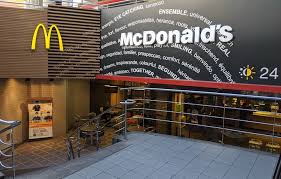 飲食店　マクドナルド 駒沢大学店（飲食店）まで283m