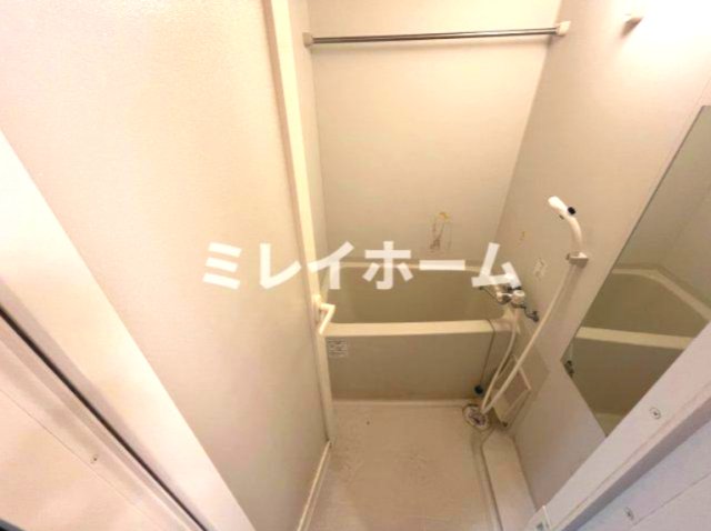 バス・シャワールーム　同建物内、別のお部屋の参考写真になります。