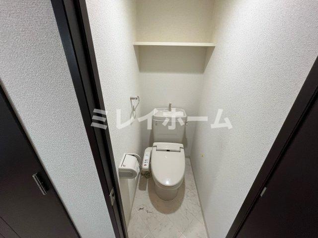 トイレ　同建物内、別のお部屋の参考写真になります。