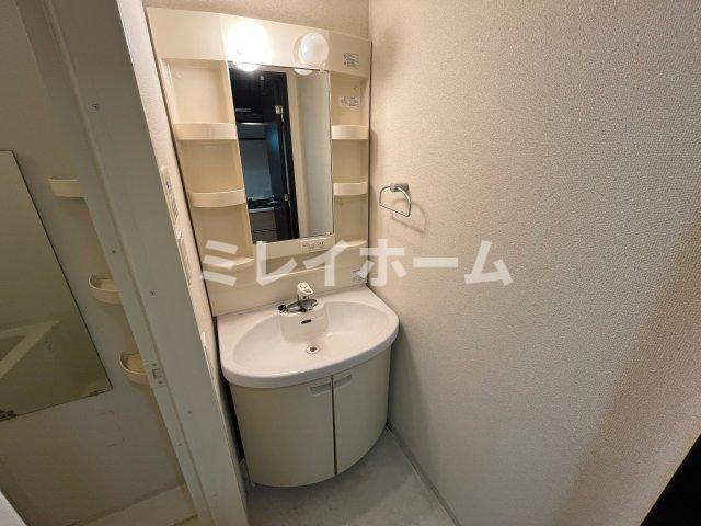 洗面設備　同建物内、別のお部屋の参考写真になります。