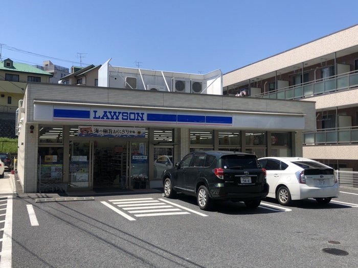 コンビニ　ローソン（コンビニ）まで665m