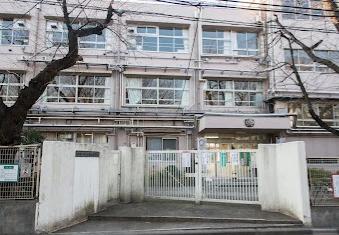 中学校　世田谷区立桜丘中学校（中学校）まで440m