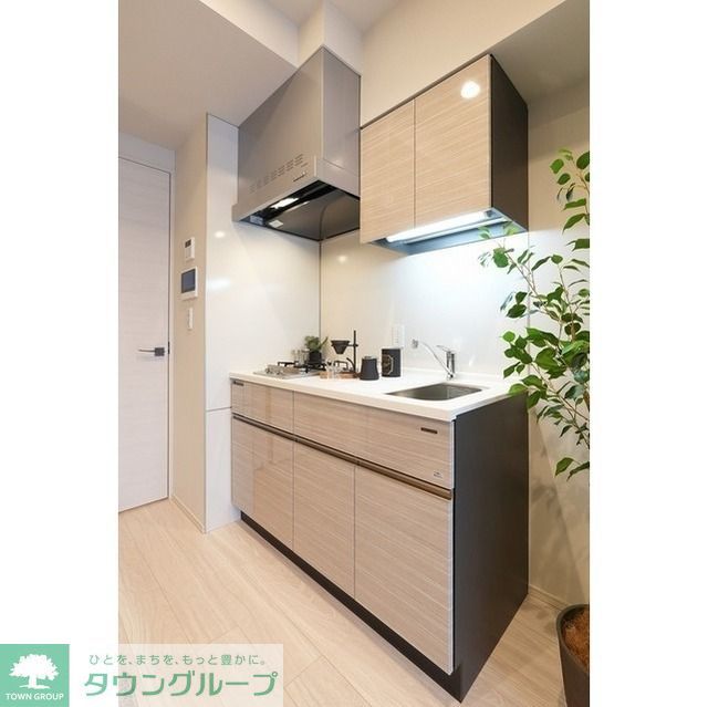 キッチン　家具・調度品等は実際の賃貸住戸には含まれておりません。