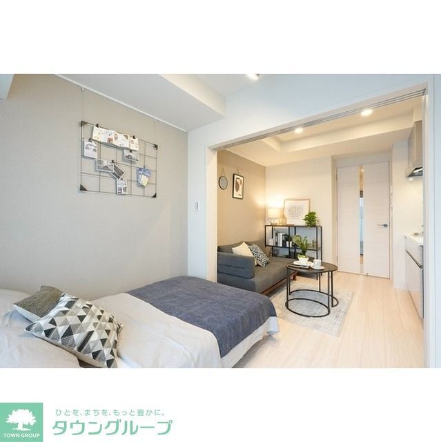 居室・リビング　家具・調度品等は実際の賃貸住戸には含まれておりません。