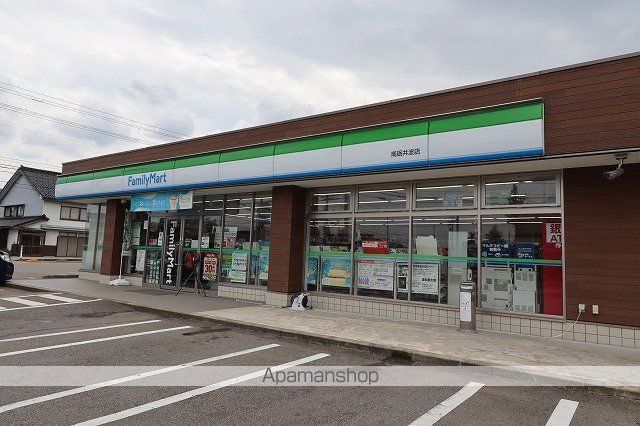 コンビニ　ファミリーマート（コンビニ）まで319m