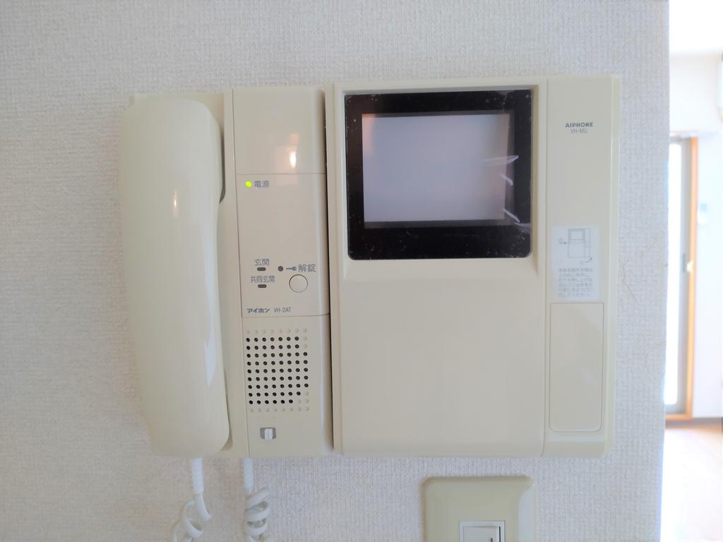 セキュリティ　カメラ付きインターフォンで、部屋からオートロック解除でき安心