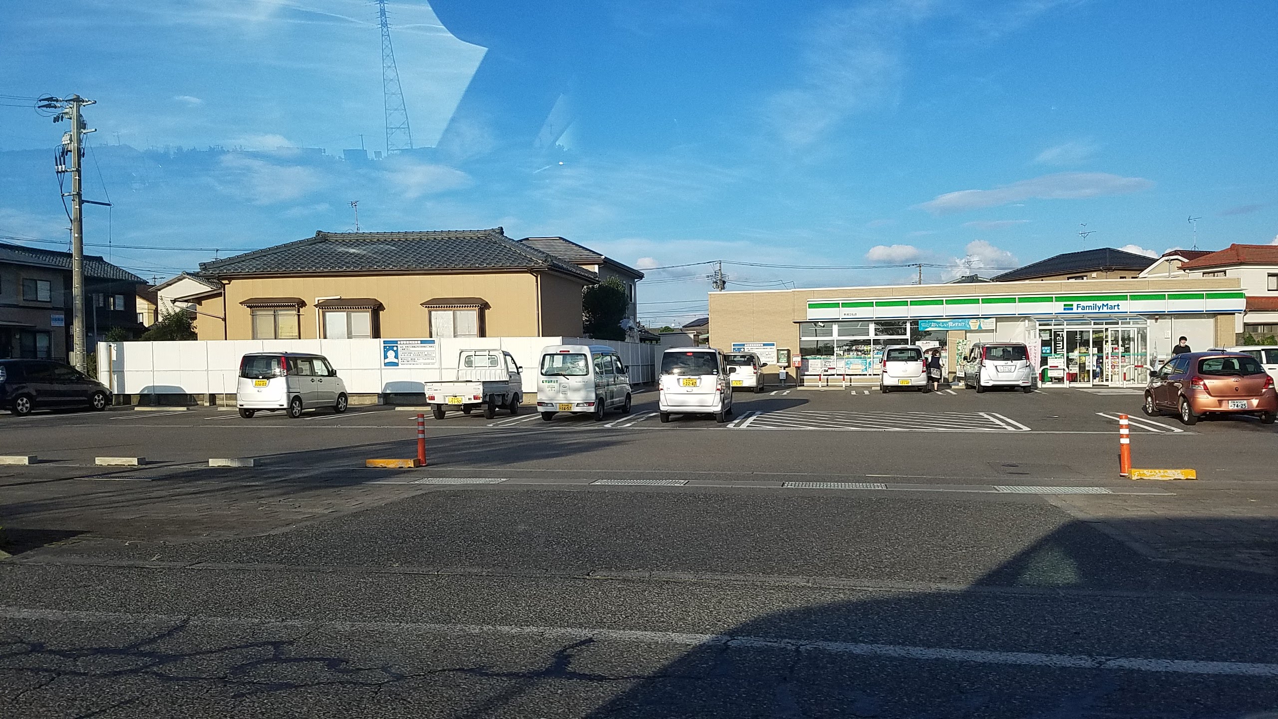 コンビニ　ファミリーマート新潟立仏店（コンビニ）まで675m