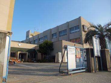 小学校　柏原市立堅下北小学校（小学校）まで610m