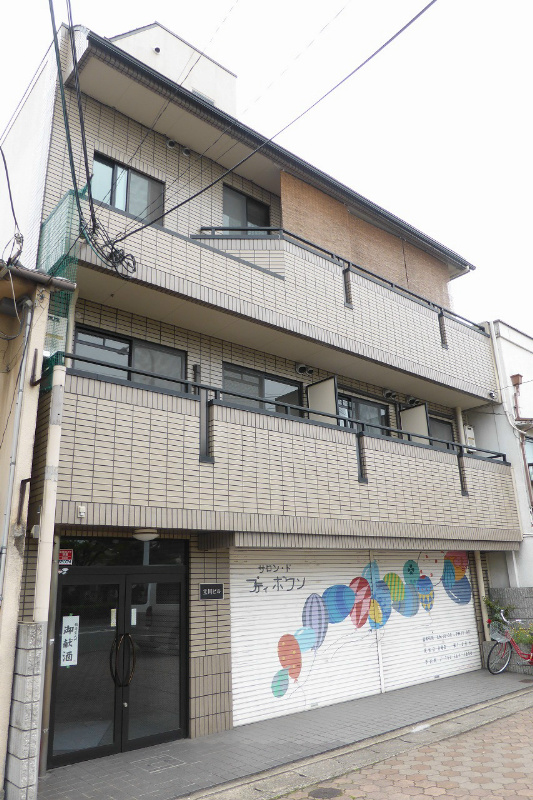 京都市東山区西橘町のマンションの建物外観