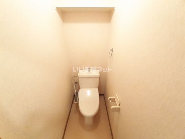 【名張市鴻之台３番町のマンションのトイレ】