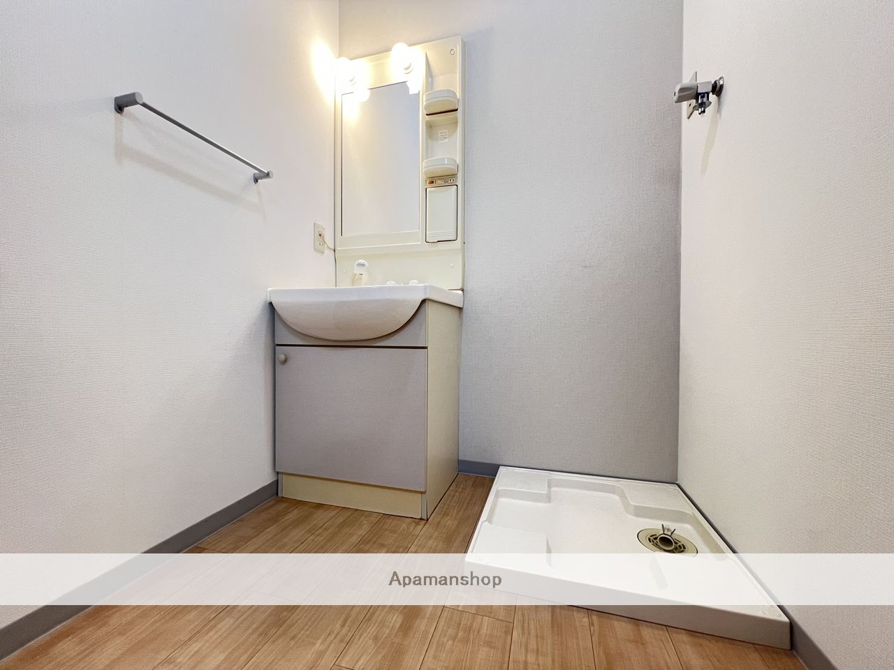 洗面設備　＊同物件、別部屋になります。