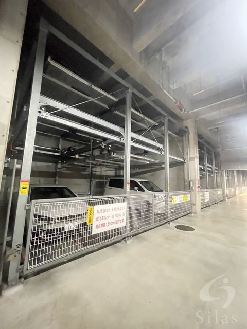 【堺市西区上野芝町のマンションの駐車場】