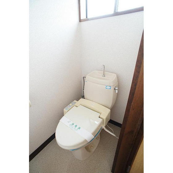 【郡山市昭和のアパートのトイレ】
