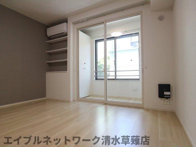 居室・リビング　ゆったりとした居間です