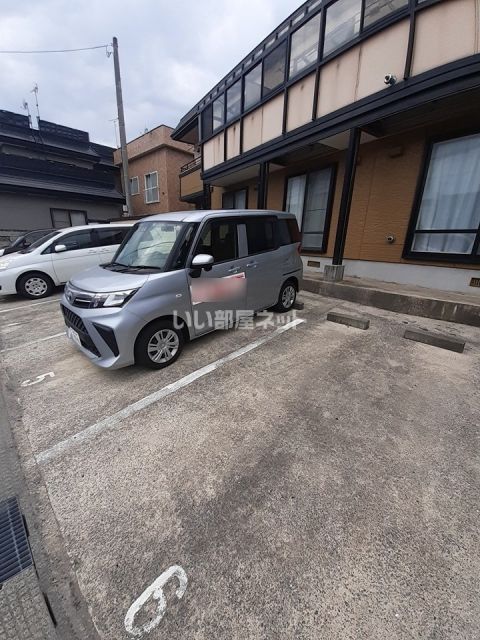 【ハイセレールビューの駐車場】