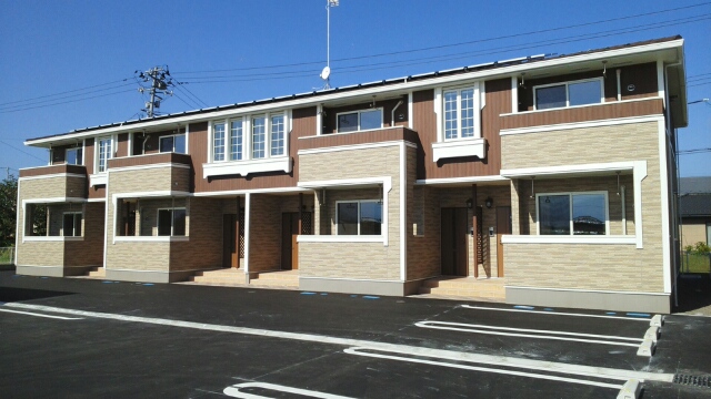 福島市飯坂町平野のアパートの建物外観