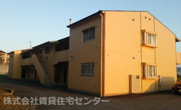 新出一マンションの建物外観