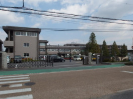 【守山市播磨田町のアパートの小学校】