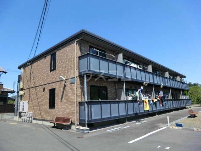 【浜松市浜名区細江町広岡のアパートの建物外観】