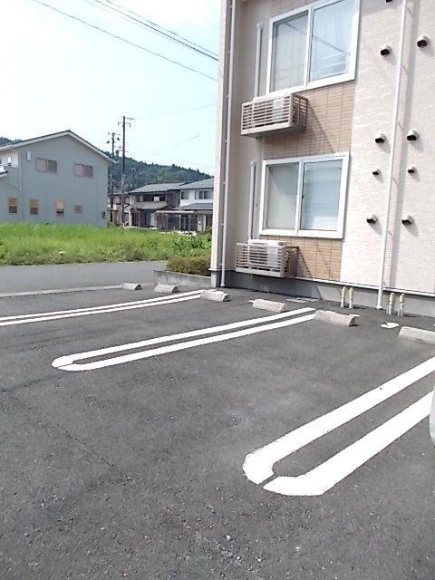 【カーサSＨ　I棟の駐車場】