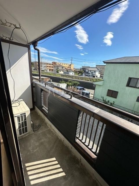 【沼津市青野のアパートのバルコニー】