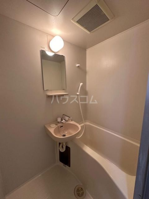 【沼津市青野のアパートの洗面設備】