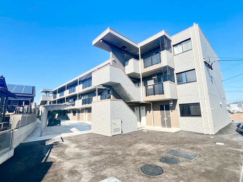 薩摩川内市矢倉町のマンションの建物外観