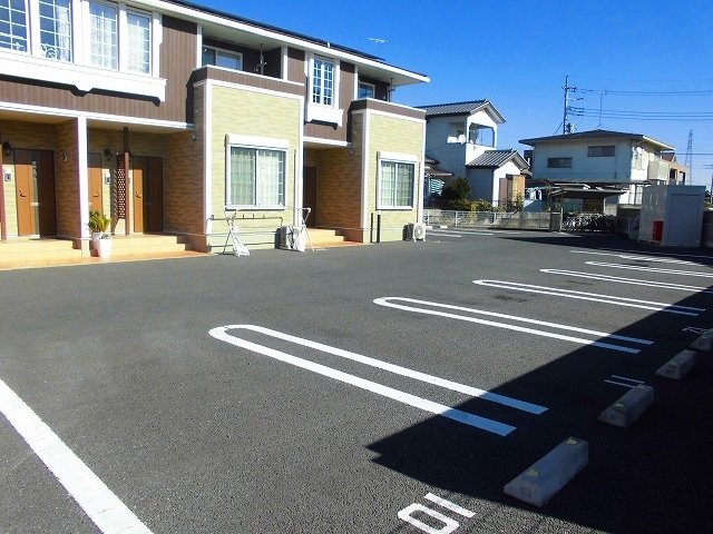 【邑楽郡千代田町大字赤岩のアパートの駐車場】