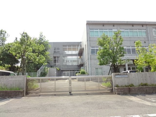 【アージュドールの小学校】