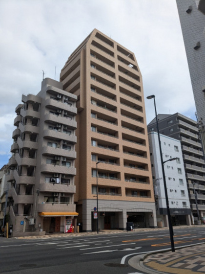 【広島市中区住吉町のマンションの建物外観】