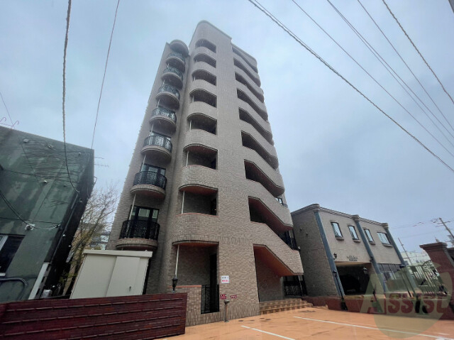 札幌市中央区北三条西のマンションの建物外観