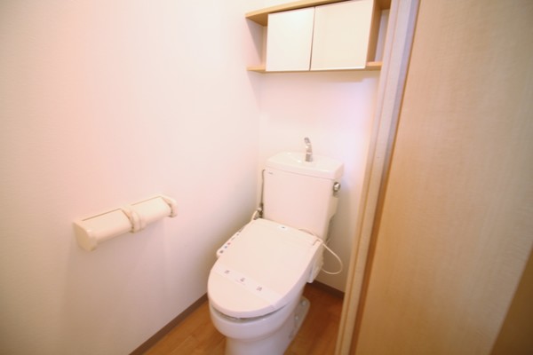 トイレ　温水洗浄便座