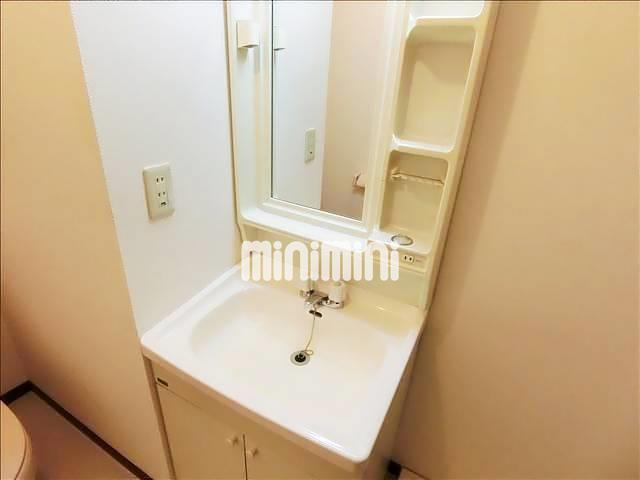 洗面設備　朝の身支度に便利ですね。