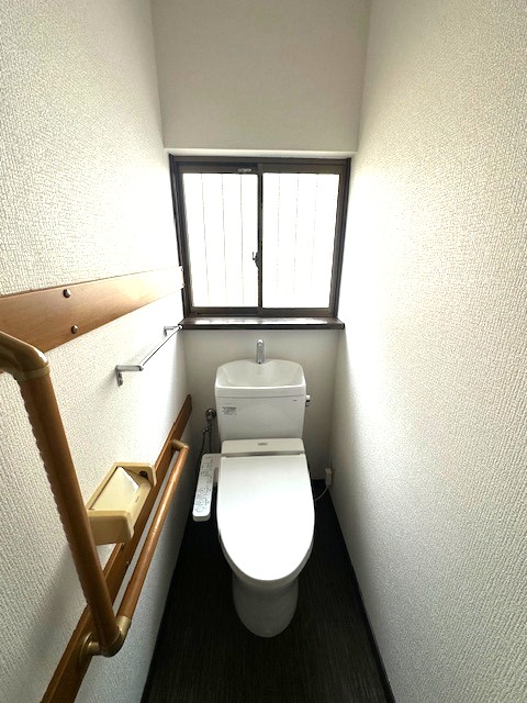 小石本町戸建のトイレ写真
