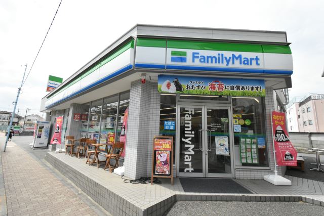 スーパー　ファミリーマート（スーパー）まで540m