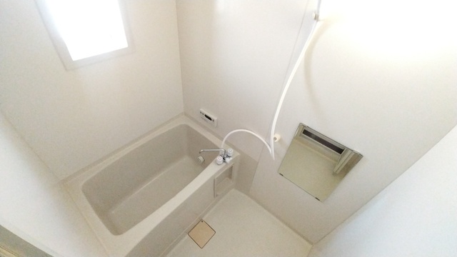 バス・シャワールーム　★★お風呂には換気に便利な窓がついています♪★★