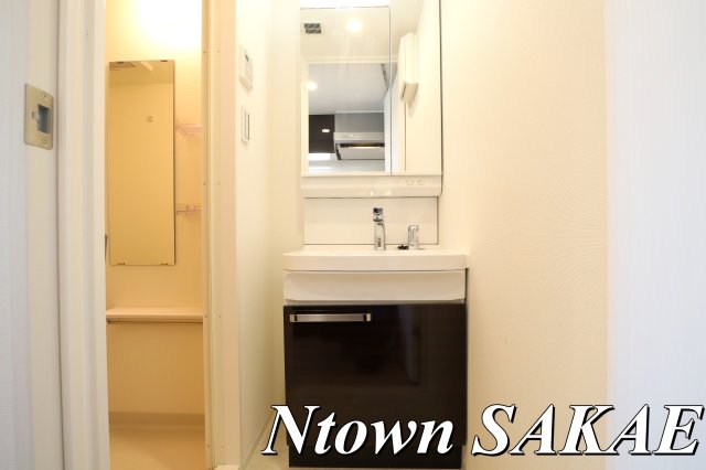 洗面設備　使いやすい独立洗面台です