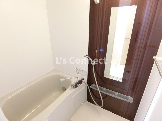 バス・シャワールーム　追焚き機能付きのお風呂。