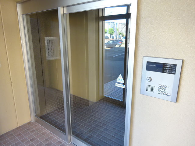 ロビー　オートロック付き