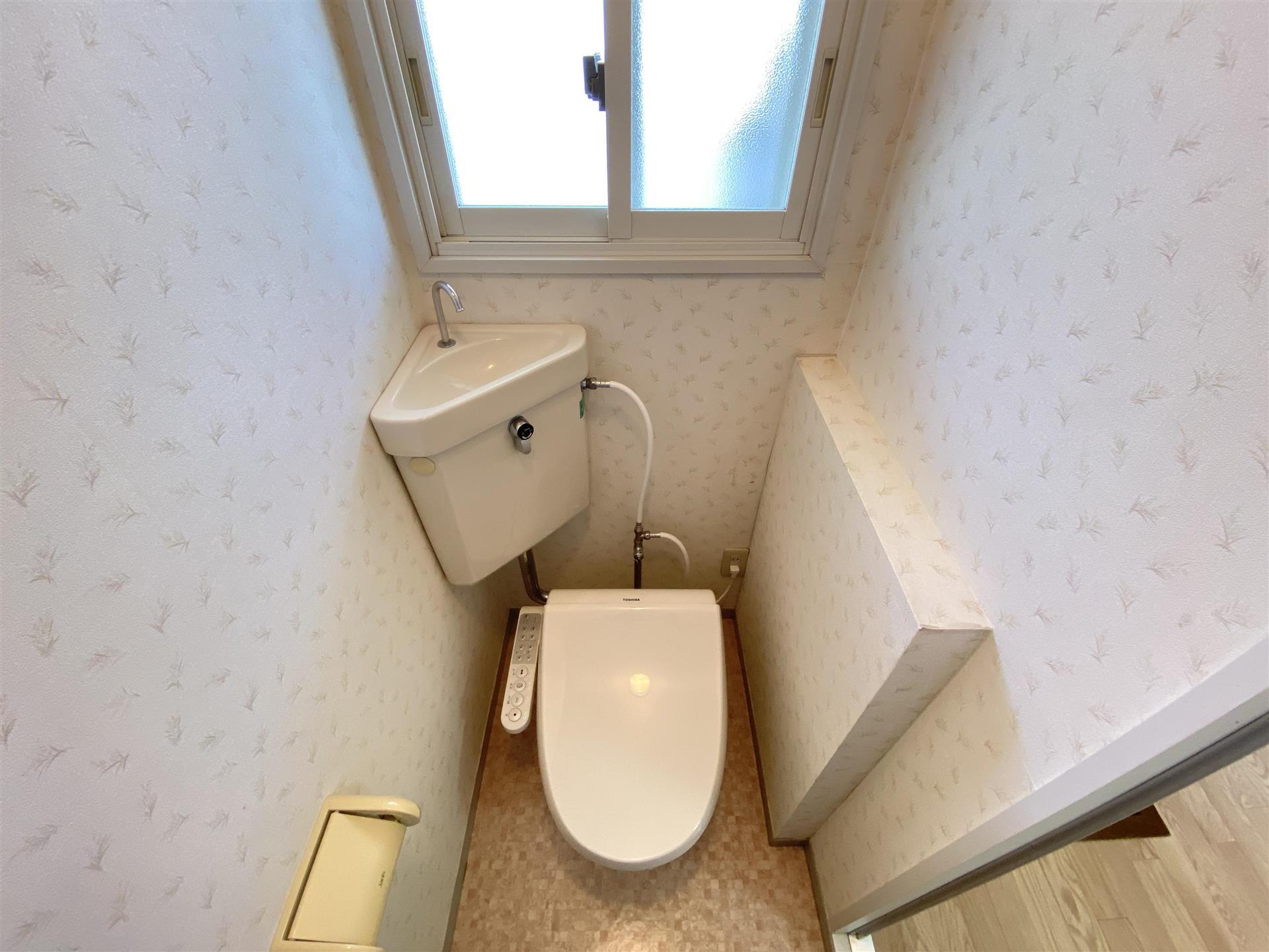 トイレ　温水洗浄便座