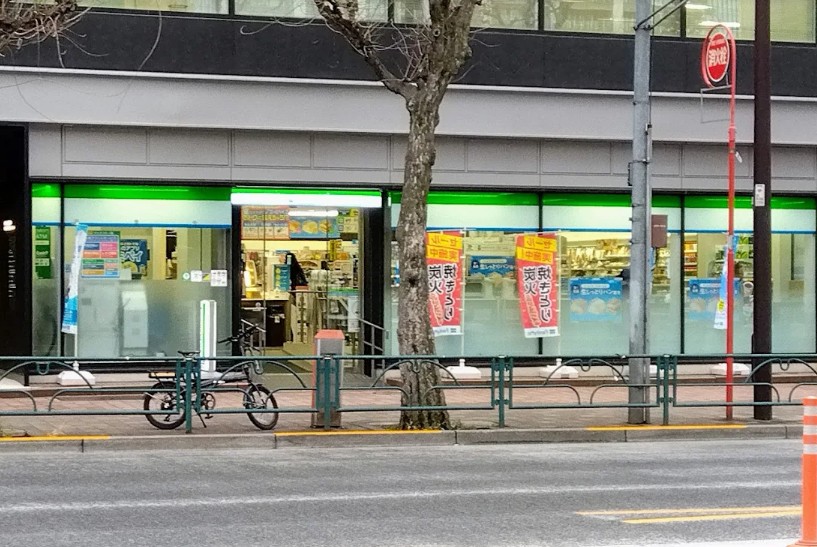 コンビニ　ファミリーマート神楽坂一丁目店（コンビニ）まで181m