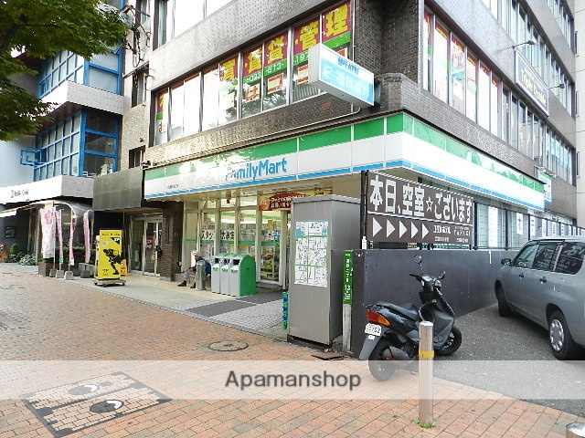 コンビニ　ファミリーマート小倉駅北口店（コンビニ）まで187m